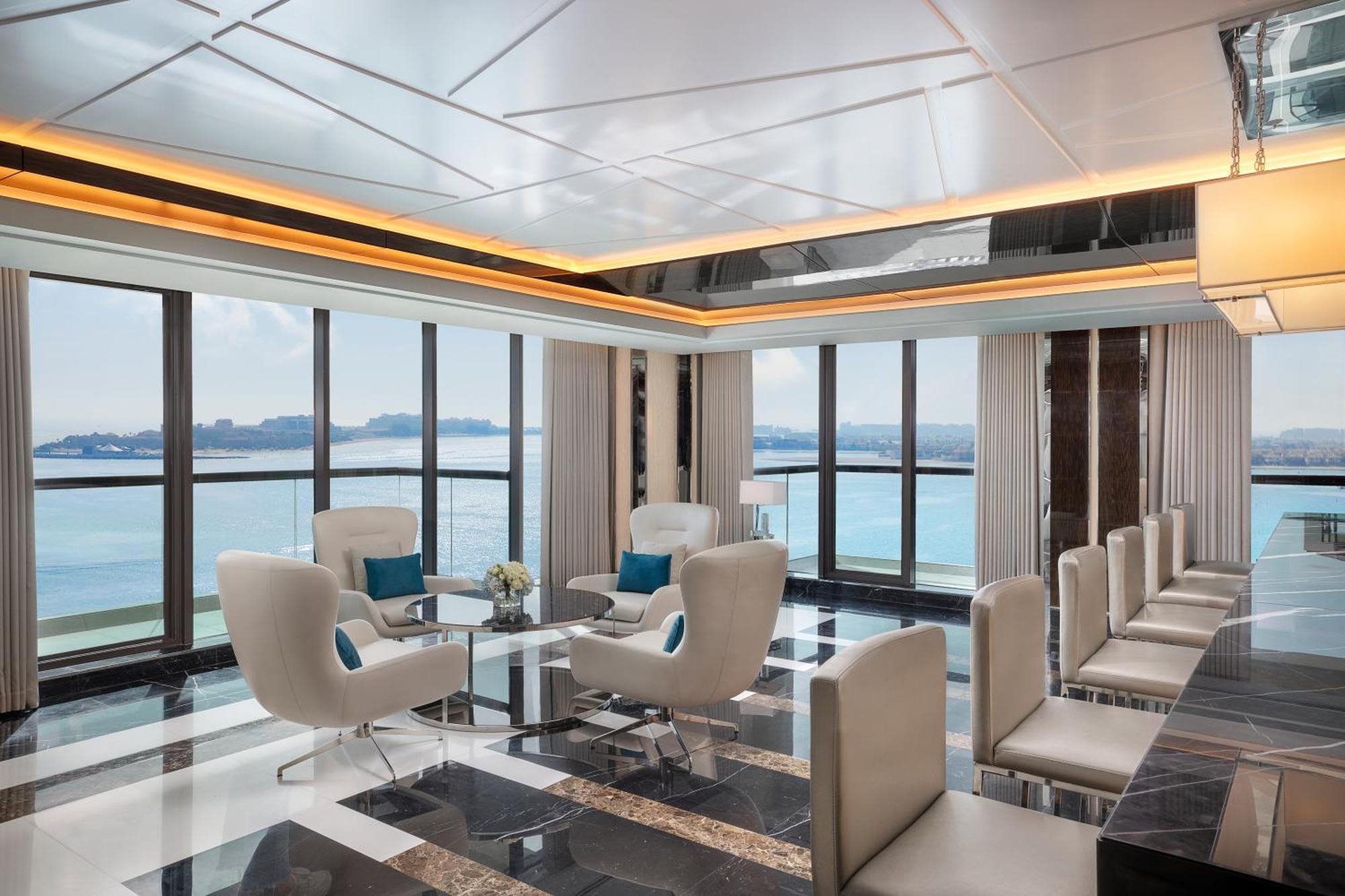 Hilton Dubai Palm Jumeirah Exterior photo